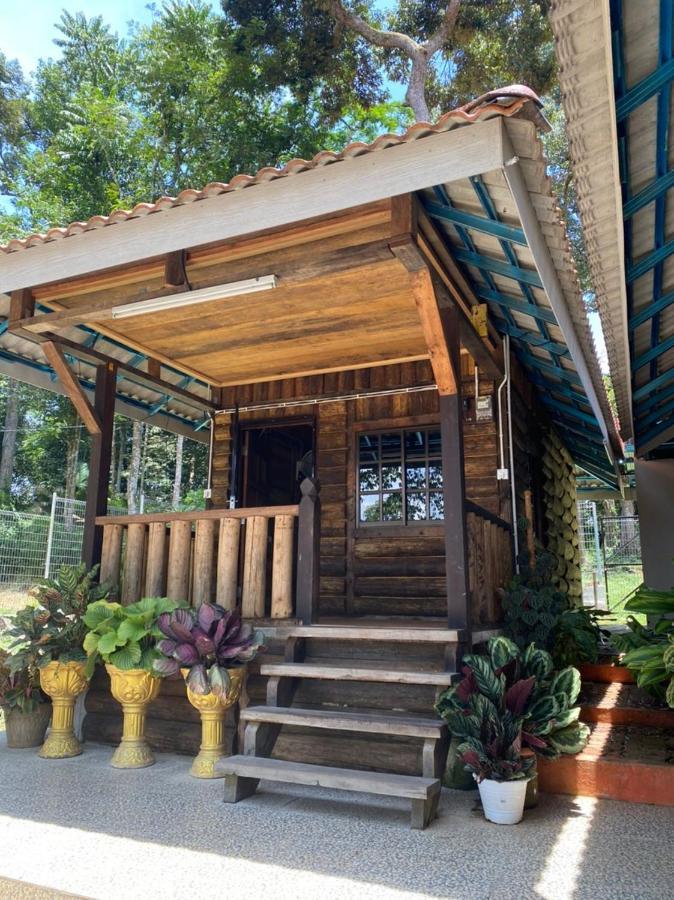 Homestay Dusun Ana Balun نهر سليم المظهر الخارجي الصورة